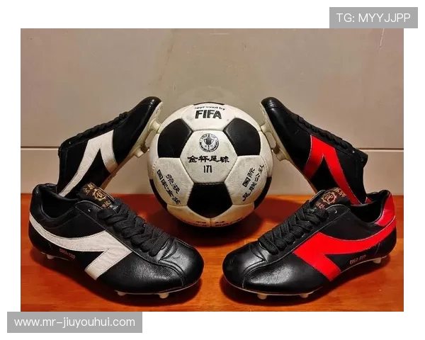 足球真假接缝细节对比图 揭示不同材质与工艺的差异